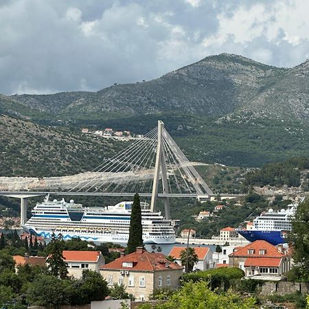 Cruise Ship Bridge View Apartment Luka Dubrovnik Exteriör bild